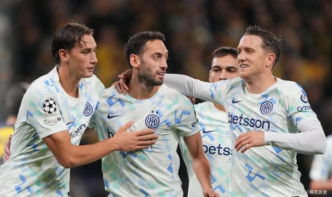 赛地聚焦：欧冠赛前热度飙升，那不勒斯单刀错失，话题不断，数据趋势出现新变化的简单介绍